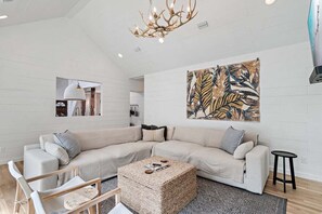 Smart TV, fireplace - Seagrove - Beach Digs🌴 Old Seagrove Escape – Private Pool, Hot Tub & 5 Bikes Included! (Santa rosa beach)