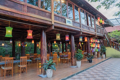 Golden Mountain Hostel 