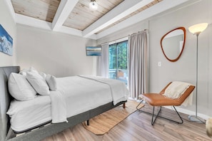 3 bedrooms, desk, WiFi, bed sheets