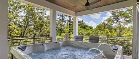 Outdoor spa tub