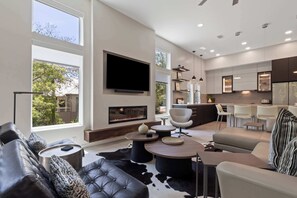 Fernseher, Kamin, Arbeitsbereiche