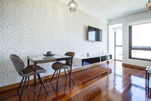 Dining - CASTELLANA PARKING 1 BEDROOM - 02 (Madrid)