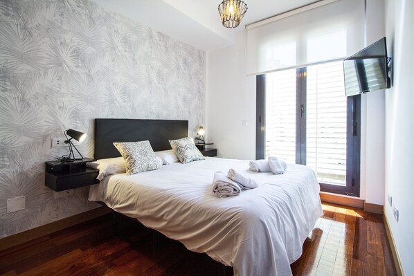 1 bedroom, iron/ironing board, internet, bed sheets