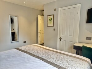 3 bedrooms, desk, iron/ironing board, travel cot