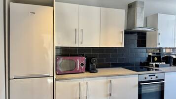 雪櫃、微波爐、焗爐、爐具