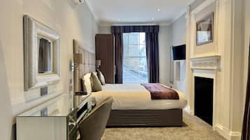 2 slaapkamers, een bureau, een strijkplank/strijkijzer, reisbedje