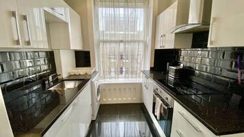 KĂŒhlschrank, Mikrowelle, Ofen, Herdplatte