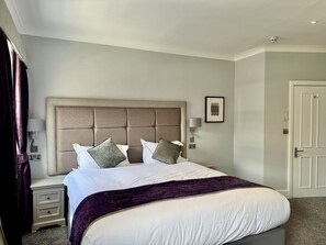 2 bedrooms, desk, iron/ironing board, travel cot