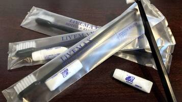 Combined shower/bathtub, hair dryer, towels, shampoo