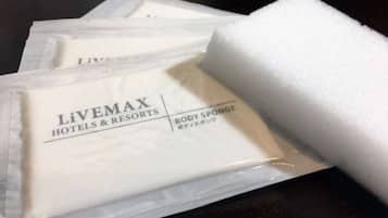 Combined shower/tub, hair dryer, towels, shampoo