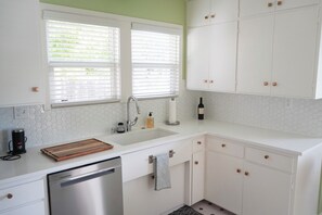 Micro-ondes, four, plaque de cuisson, lave-vaisselle