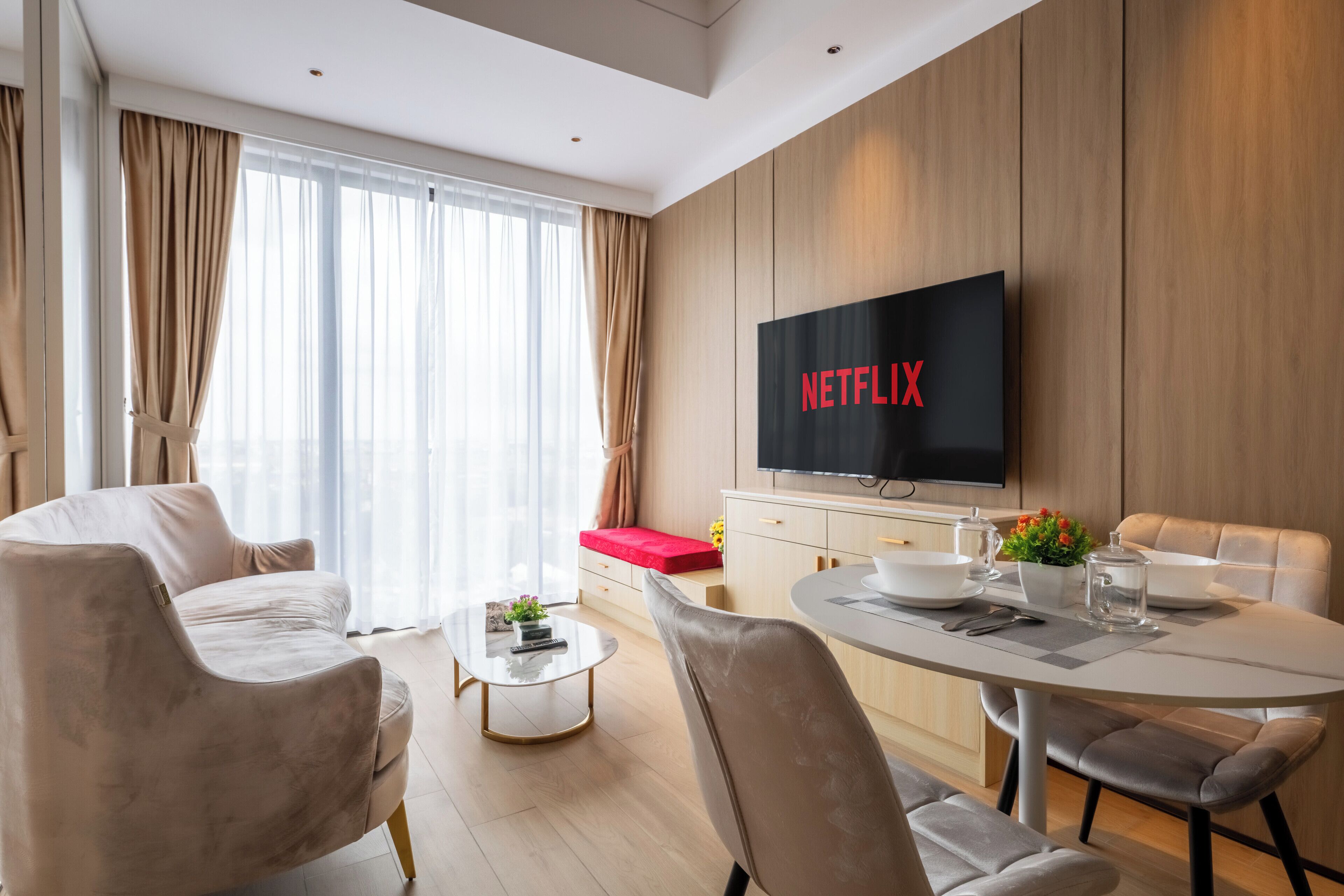 Comfort Apartment, Partial Lake View | In-room dining