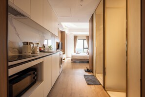 Basic Studio, River View | Private kitchen - Vue Aston Condominium by Soben Homes (Phnom Penh)