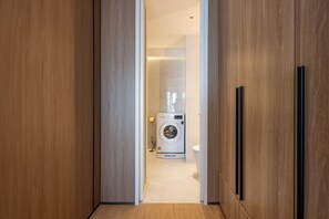 Family Apartment, 3 Bedrooms, River View | Bathroom