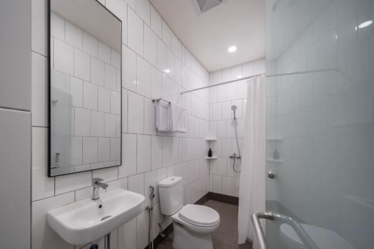 Bathroom | Towels, soap, shampoo, toilet paper