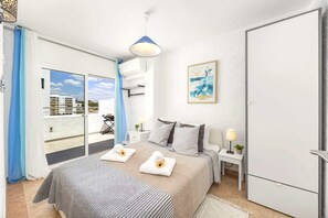 2 habitaciones, tabla de planchar con plancha, cuna de viaje y wifi