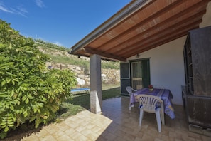 Outdoor dining - L’ALEATICO – Studio Apartment with Outdoor Space (Portoferraio)