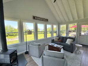 Smart TV, fireplace