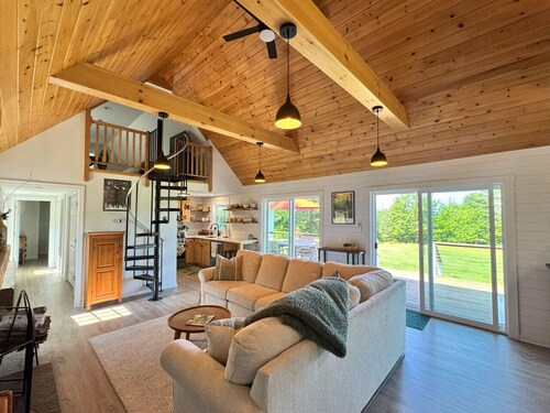 Stowe Hill Cottage. Min`s to Lake and Mt Snow