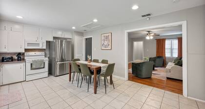 Sweet Dreams Darlin' - 4 bedroom house with AC, WiFi in great location