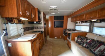 Class A 2008 Monaco Safari 330