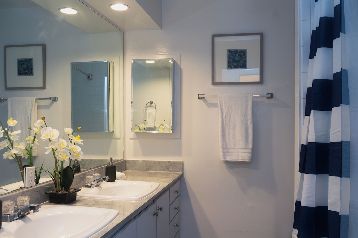 Photo 24 of Montrose Aquatic Dream! Downtown Unit w/ Pool 3BR