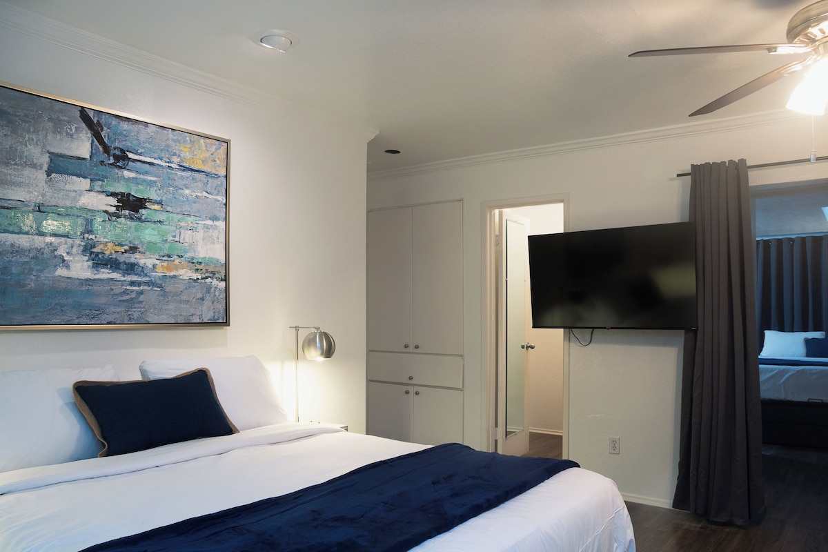 Photo 26 of Montrose Aquatic Dream! Downtown Unit w/ Pool 3BR