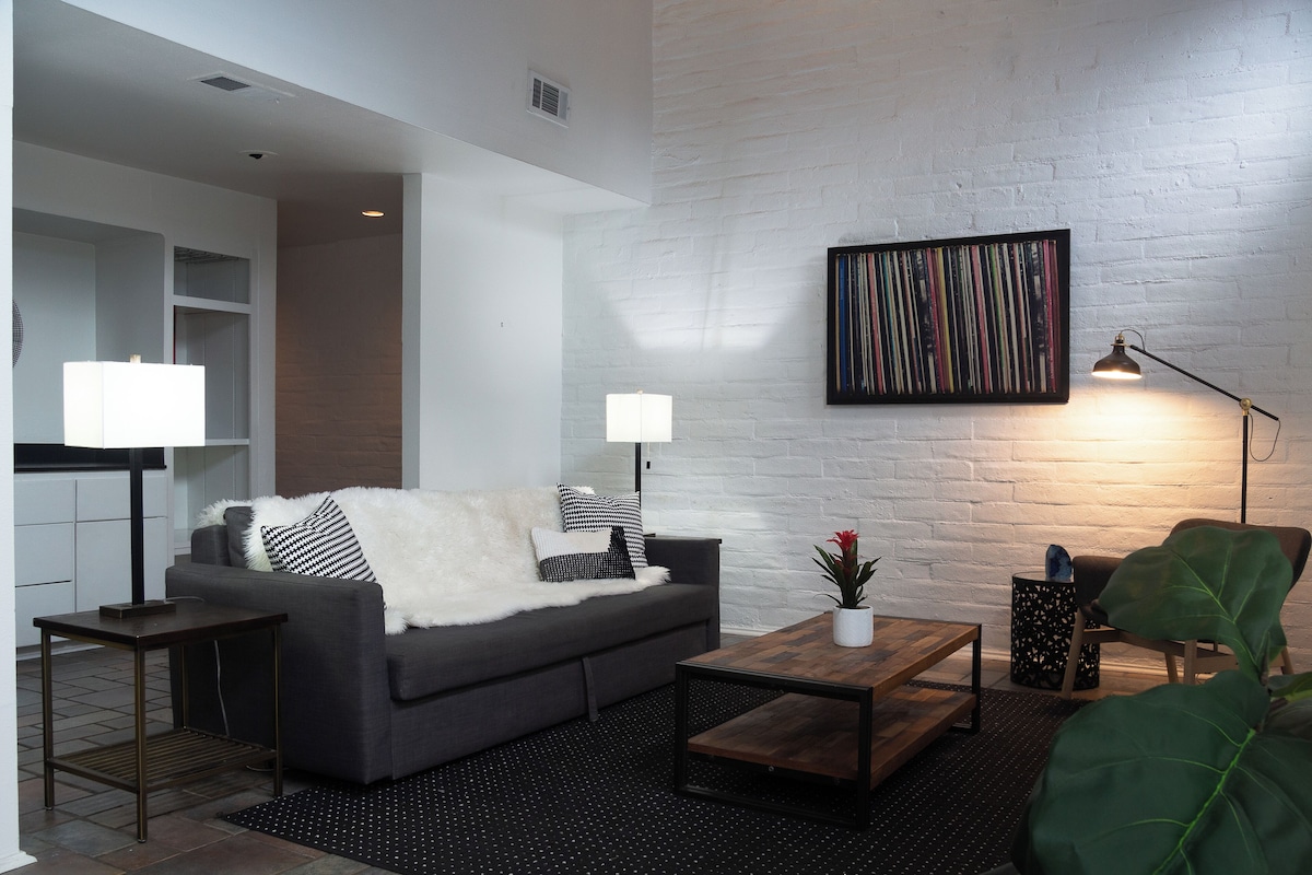Photo 9 of Montrose Aquatic Dream! Downtown Unit w/ Pool 3BR