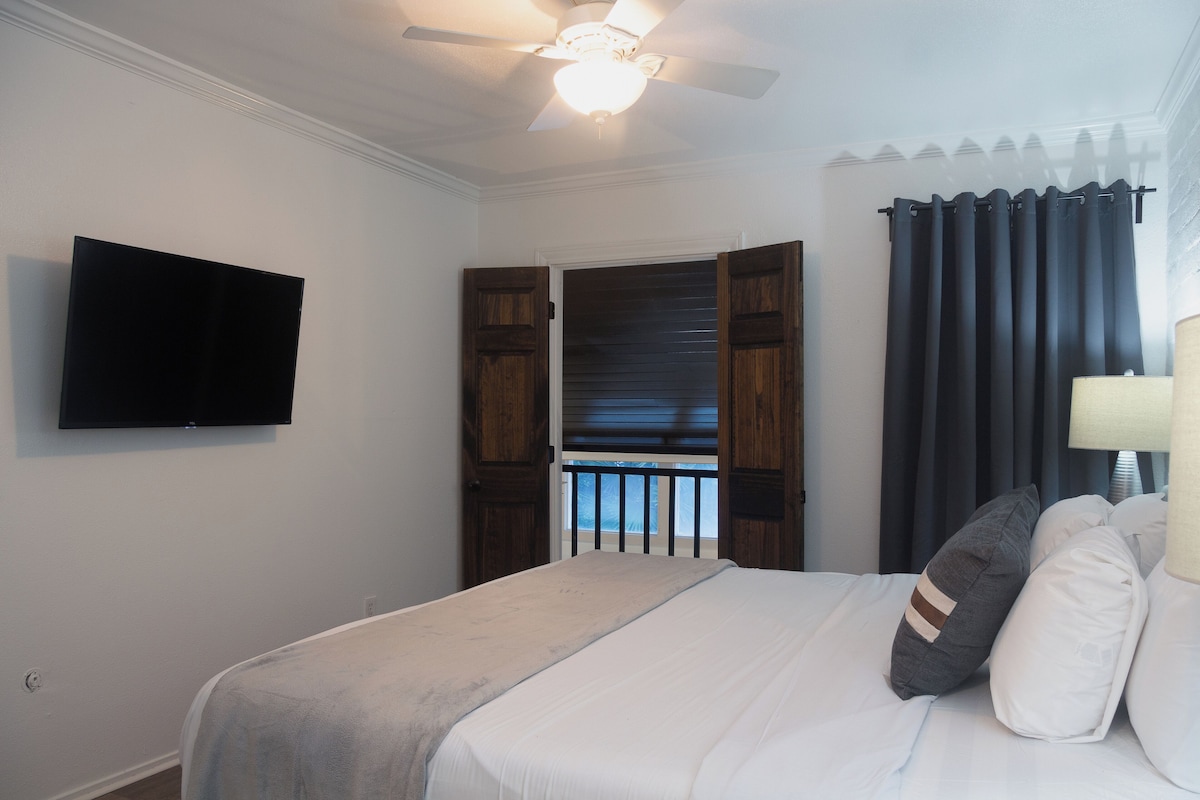 Photo 23 of Montrose Aquatic Dream! Downtown Unit w/ Pool 3BR