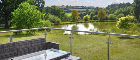 المنطقة المحيطة بالمنشأة