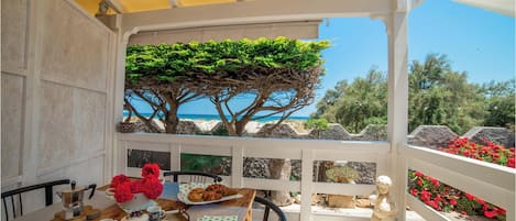 Standard-Villa, Mehrere Schlafzimmer, Meerseite (Villa G&G On Sea Shore) | Speisen im Freien