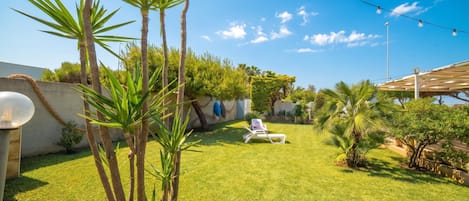 Standard-huvila, 1 makuuhuone, ilmastointi, meren rannalla (Villa G&G On Sea Shore) | Terassi/patio