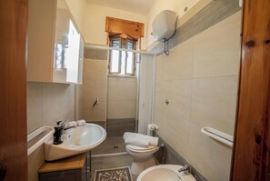 Standard Villa, Multiple Bedrooms, Sea Facing (Villa G&G On Sea Shore) | Bathroom | Shower, bidet, towels, soap - Villa G&G On Sea Shore (Lecce)