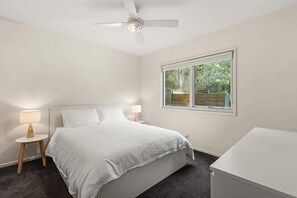 4 bedrooms, iron/ironing board