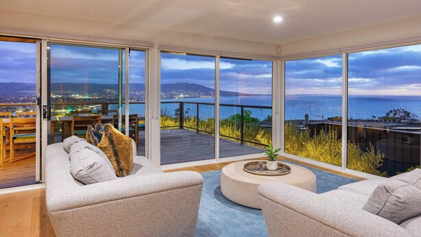 TV, offices - Martha's Peak Solar Heated Pool & Views (Mount Martha)