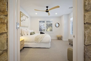4 bedrooms, iron/ironing board, WiFi, bed sheets - Saltwood Coastal Hamptons Luxe with Pool (Rye)