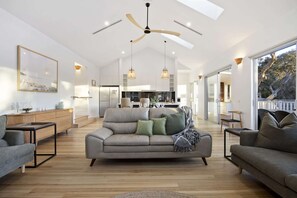 TV, fireplace, offices