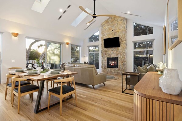 Unclassified image, 1 of 30, button