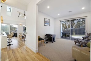 TV, fireplace, offices