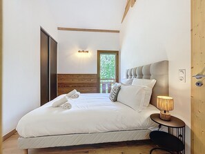 3 bedrooms, bed sheets