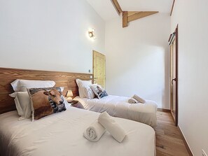 3 bedrooms, bed sheets