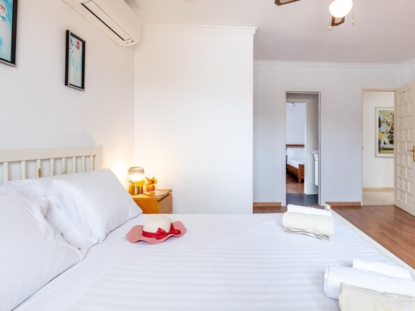 8 bedrooms, iron/ironing board, Internet, bed sheets