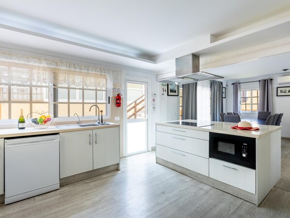 Fridge, microwave, oven, coffee/tea maker