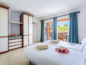 8 bedrooms, iron/ironing board, Internet, bed sheets