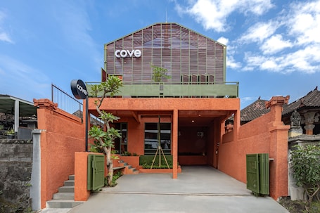 Fachada. Cove The Cave