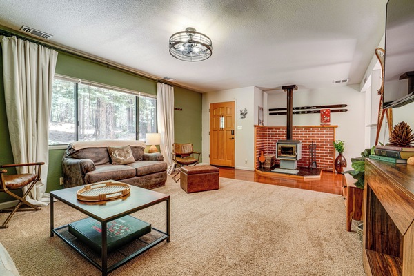 Emigrant Gap Vacation Rental | 2BR | 1BA | 936 Sq Ft | 3 Steps to Enter