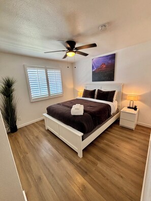 4 bedrooms, iron/ironing board, WiFi, bed sheets