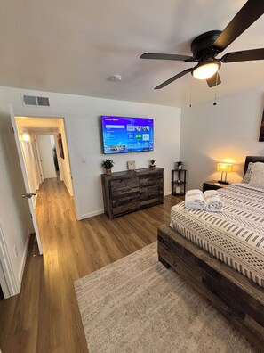 4 bedrooms, iron/ironing board, WiFi, bed sheets