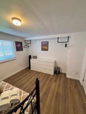 4 slaapkamers, een strijkplank/strijkijzer, wifi, beddengoed