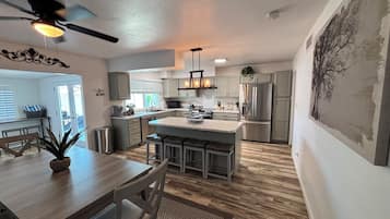 Microonde, forno, piano cottura, lavastoviglie